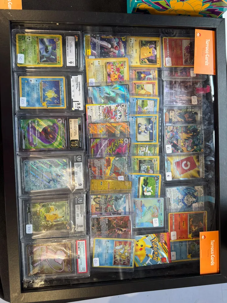 Vitrina de TarracoCards con cartas gradeadas PSA, CGC y Beckett